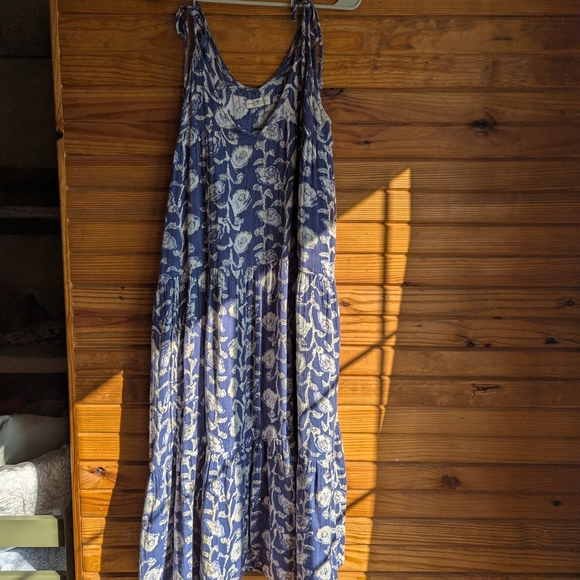 NATURAL LIFE Dresses & Skirts - NATURAL LIFE Blue and Cream Floral Maxi Dress
